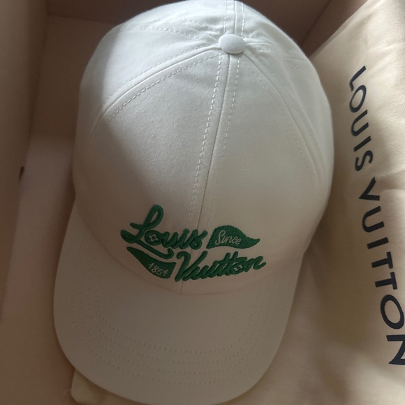New never worn LV golf hat - Picture 1 of 3